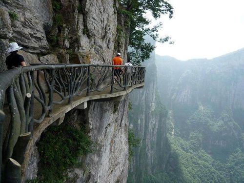 realfoxd's tweet photo. Cliffside Path, Hunan, China #CliffsidePath #Hunan #China https://t.co/01cUvvdC4x https://t.co/J9CB3wz6aa