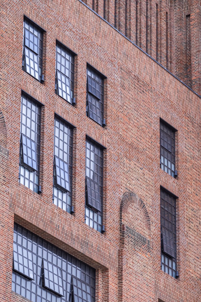 6 million bricks

#batterseapowerstation

#mastodon 
🧱
#heritage #london #battersea #powerstation #electricity #generate #power #turbine #gilesgilbertscott #scott #iron #brick #brickwork #steel #stone #londonphotography #history #vero 

#nikon #z6ii #70-200S
#Architecture