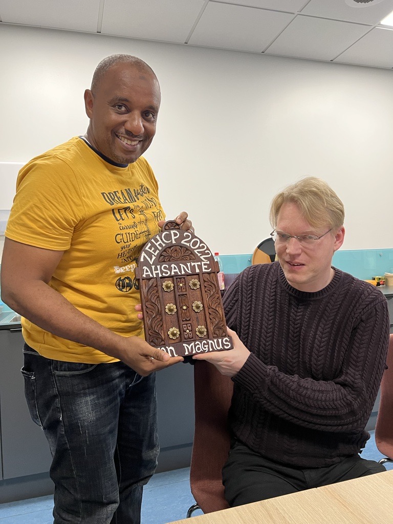 BCEPS' <a href="/OMwalim/">Omar Mwalim</a> back in the office with a beautiful gift from Zanzibar for our talented programmer and problem-solver Jan-Magnus <a href="/m1ngvs/">Jan-Magnus Økland</a> who worked ☀️&amp;🌙 before the launch of the Essential Health Care Package (ZEHCP) on Nov 22. We echo his words of thanks: "Ahsante, Jan-Magnus"👏