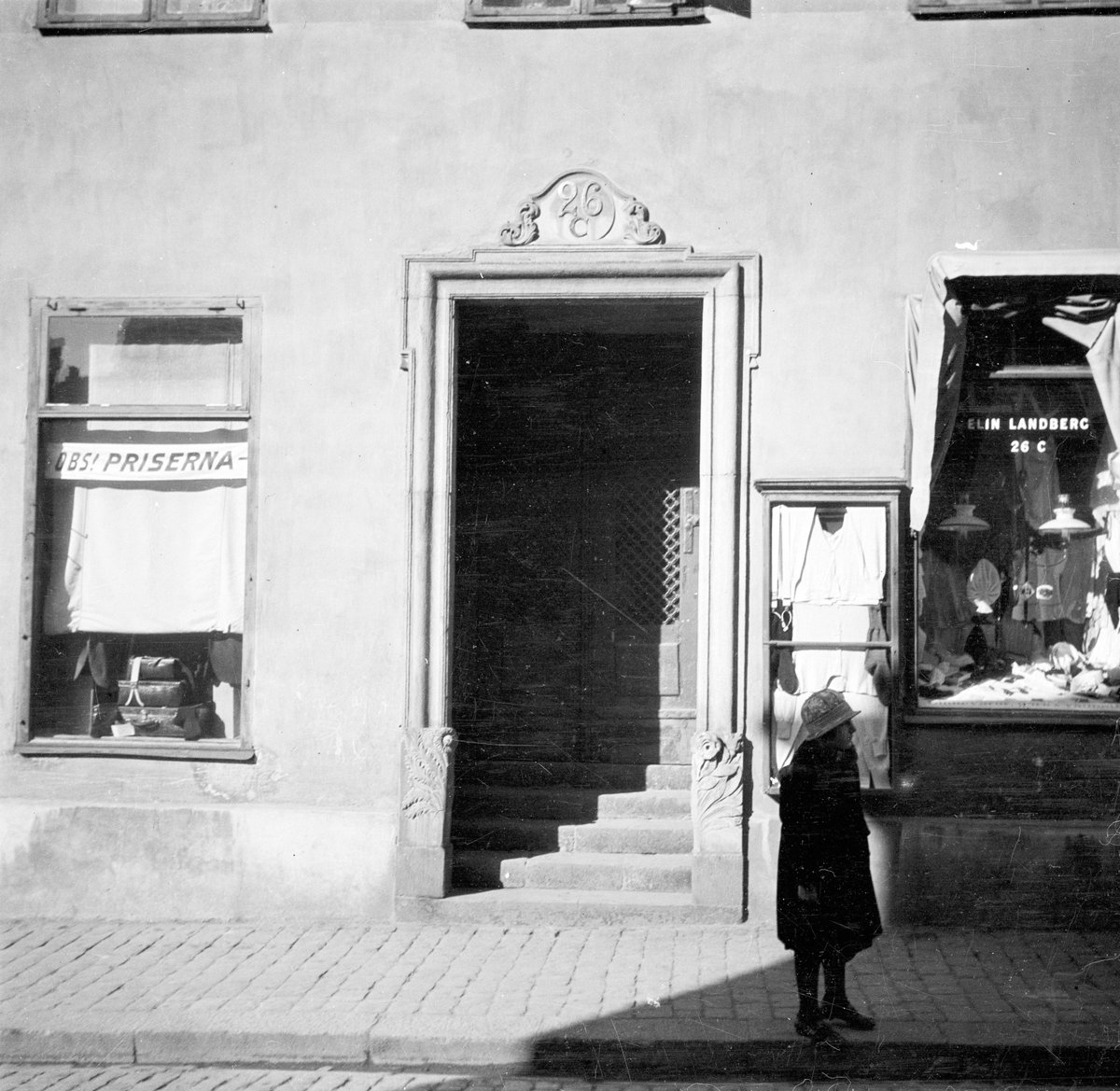 Gatumotiv, Stockholm (söder)
Exteriör

Svensk arkitektur: kyrkor, herrgårdar med mera fotograferade av Arkitekturminnesföreningen 1908-23.
digitaltmuseum.se/011015012481