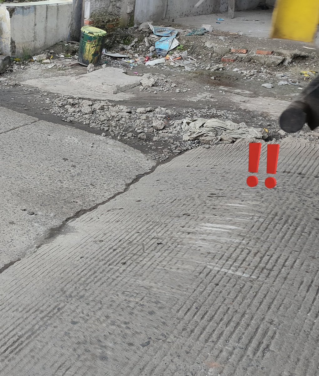 bibiwnganu's tweet photo. @AboutTNG izin lapor, selalu setiap ngebeton jalanan yg rusak, pasti ujungnya agak tinggi / terjal. kasian banyak kendaraan yg gasrot &amp; jadi bikin macet juga.

lokasi Jalanan samping SPBU menuju Perumahan Medang Lestari, Kab. Tangerang https://t.co/0IE1EZclby