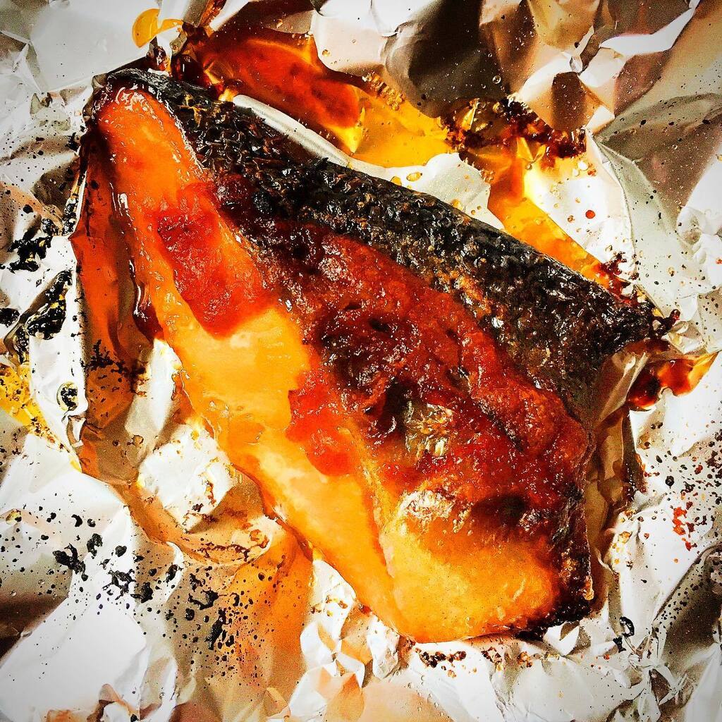 kikutaroid's tweet image. 焼魚
#鮭 #salmon #lightlyseasoned
#すき焼きのタレ #sukiyakisauce #little
#ガーリックパウダー #garlicpowder
#トマトケチャップ #tomatoketchup #little
#オリーブオイル #oliveoil
#お弁当 #bento
#ovenbaked instagr.am/p/Cm8so5Fr5Th/