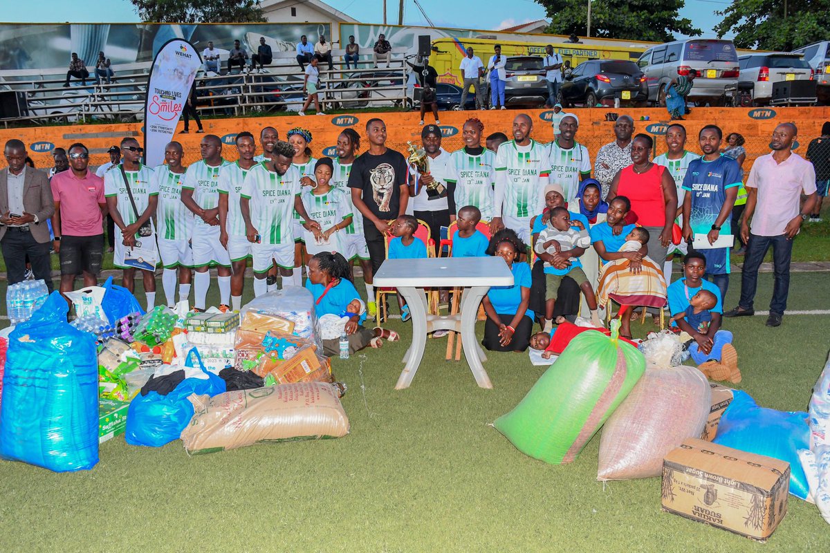 ComedyStoreUG's tweet photo. CHARITABLE WORK: After Team @AlexMuhangi & Team @SpiceDianaUg’s #PLAYForHope Match, they presented the Gifts to the @KCHuganda representatives.
Thanks 🙏 to everyone who donated! Big Heart 💪🏿! https://t.co/nXJMC2kFqT