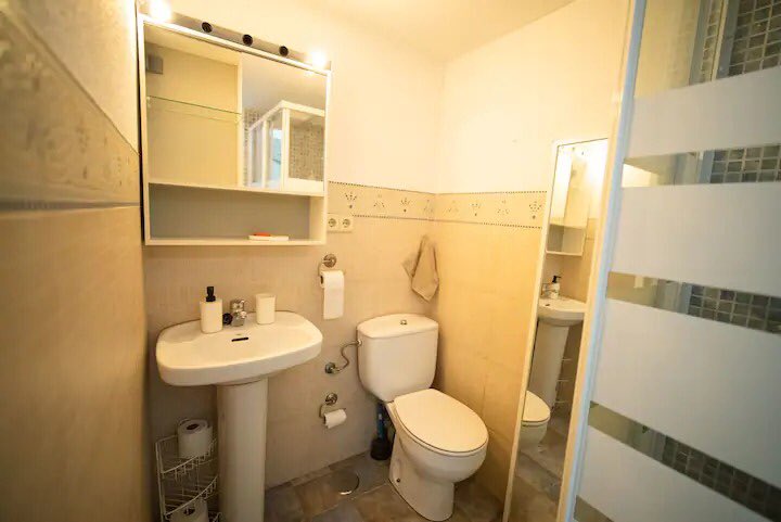 Empiezo 2023 usando tuiter bien: pidiendo RT.
Un colega deja su piso de Madrid unos meses. Está cerca de Cascorro y lo quiere alquilar más o menos entre febrero y mayo. Tiene también escritorio para trabajar 👌

Tiradme al DM si os interesa.