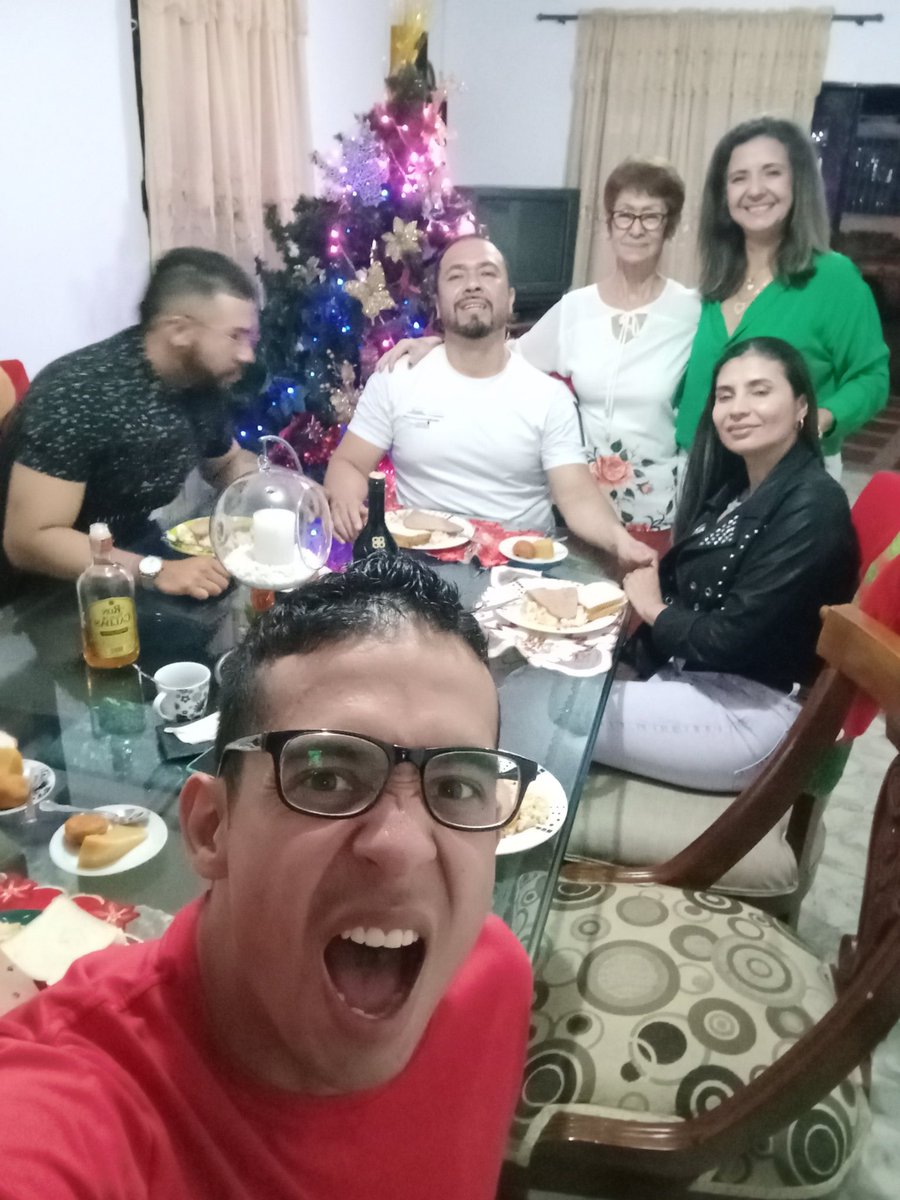 aladdin1725's tweet photo. La pasamos bien sabroso en family, bendiciones y un feliz año 2023 
💪💪😊😊 2️⃣0️⃣2️⃣3️⃣ https://t.co/aHZShL8xOZ