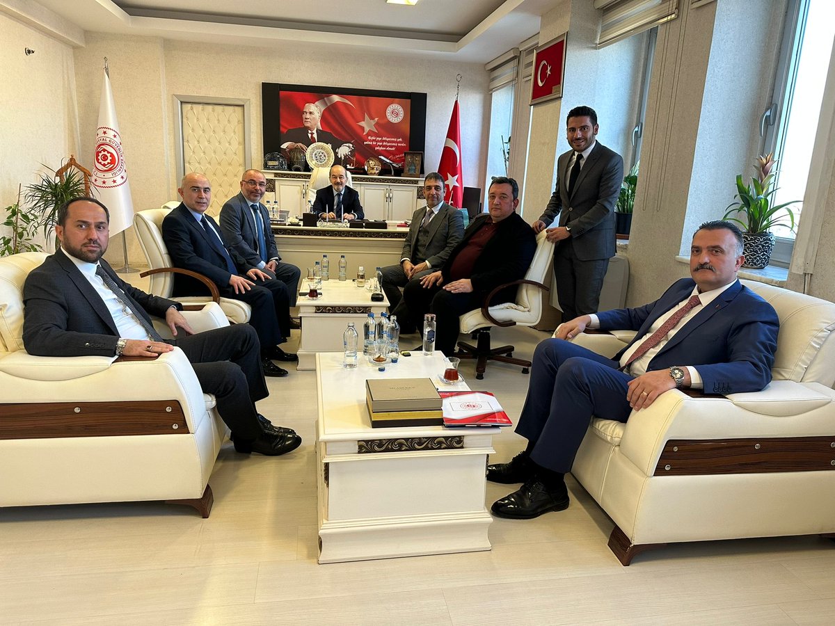 OSGBDER_TR's tweet photo. İş Sağlığı ve Güvenliği Genel Müdürü Doç Dr Muhittin Bilge beyi ziyaret ederek, İş Sağlığı ve Güvenliği konusunda görüş ve önerilerimizi sunduk. @isggmmedya @csgbakanligi @imccngz #osgb #isg @muhittinbilge_ https://t.co/9FEs45qDMk