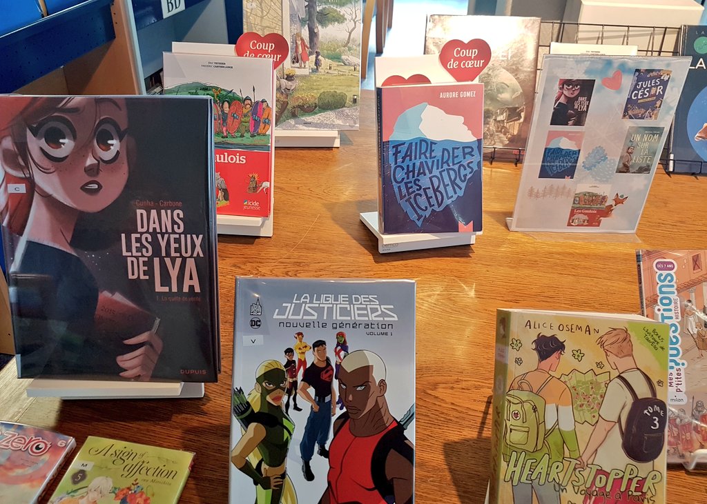 ernaux's tweet image. 📚La table des nouveautés du #CDI est prête . Éditorialisation 🌐#Esidoc  aussi . Meilleurs voeux à tous !! 🌟🌟