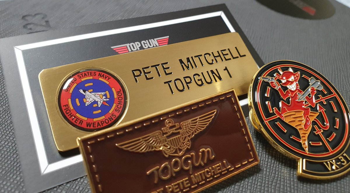 @2xbbang22 잘받았습니다🥰명찰에 탑건스쿨마크는 그냥 프린트가아니라 입체더라구요🤩🤩🤩 다크스타키링도 되게 야무지게 잘나왔어요👍스티커는 보기싫은 ㅋㅋ 회사 다이어리 로고가리는데 사이즈가 딱이에요 🤣🤣