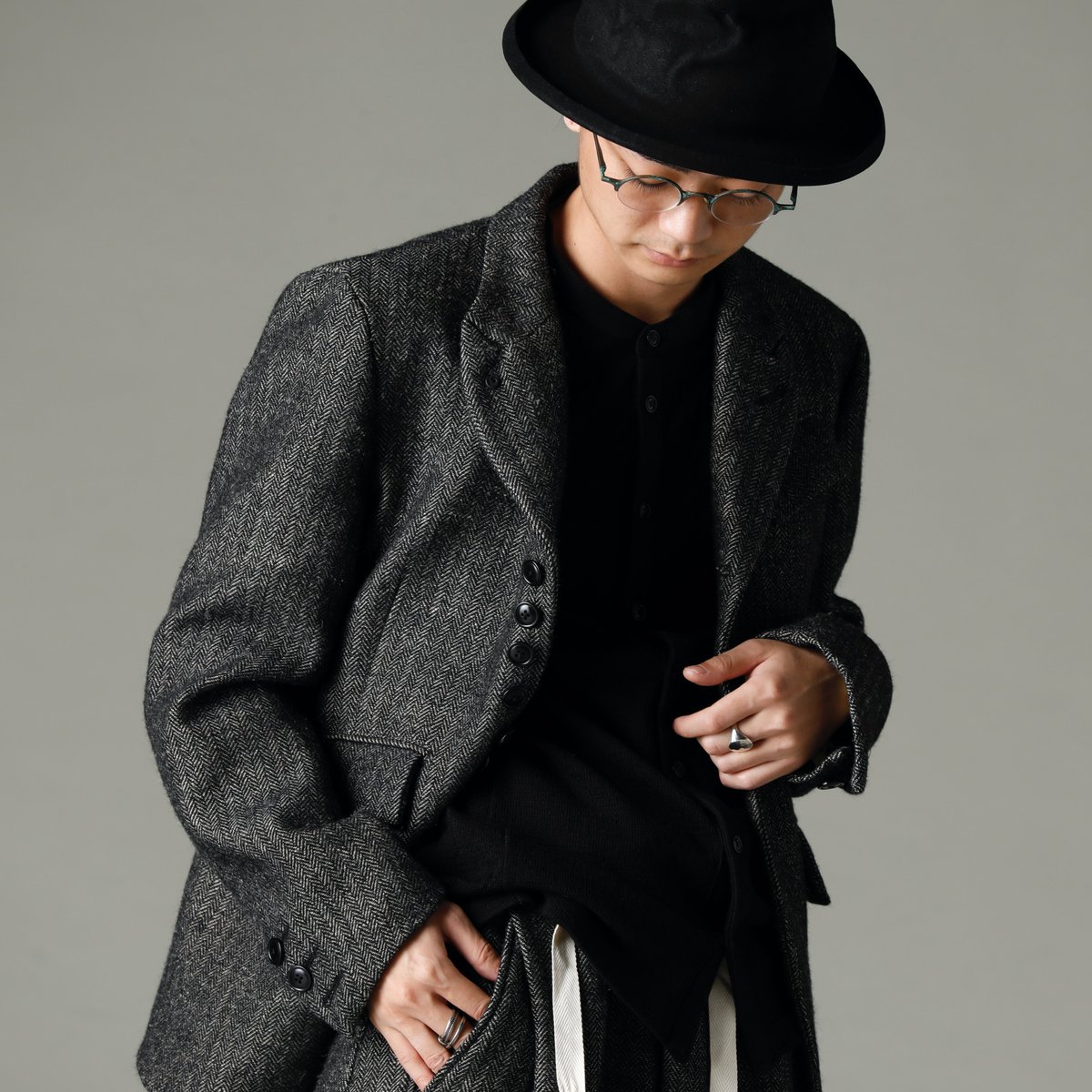 ANNASTESIA_FAS's tweet photo. <KLASICA 2022-23 Autumn winter Collection>
隅々にまで思考を巡らせ制作されたヘリンボーンブレザー。

https://t.co/HtoC7zzh2u

#KLASICA
#クラシカ https://t.co/gEcd8Bbyms