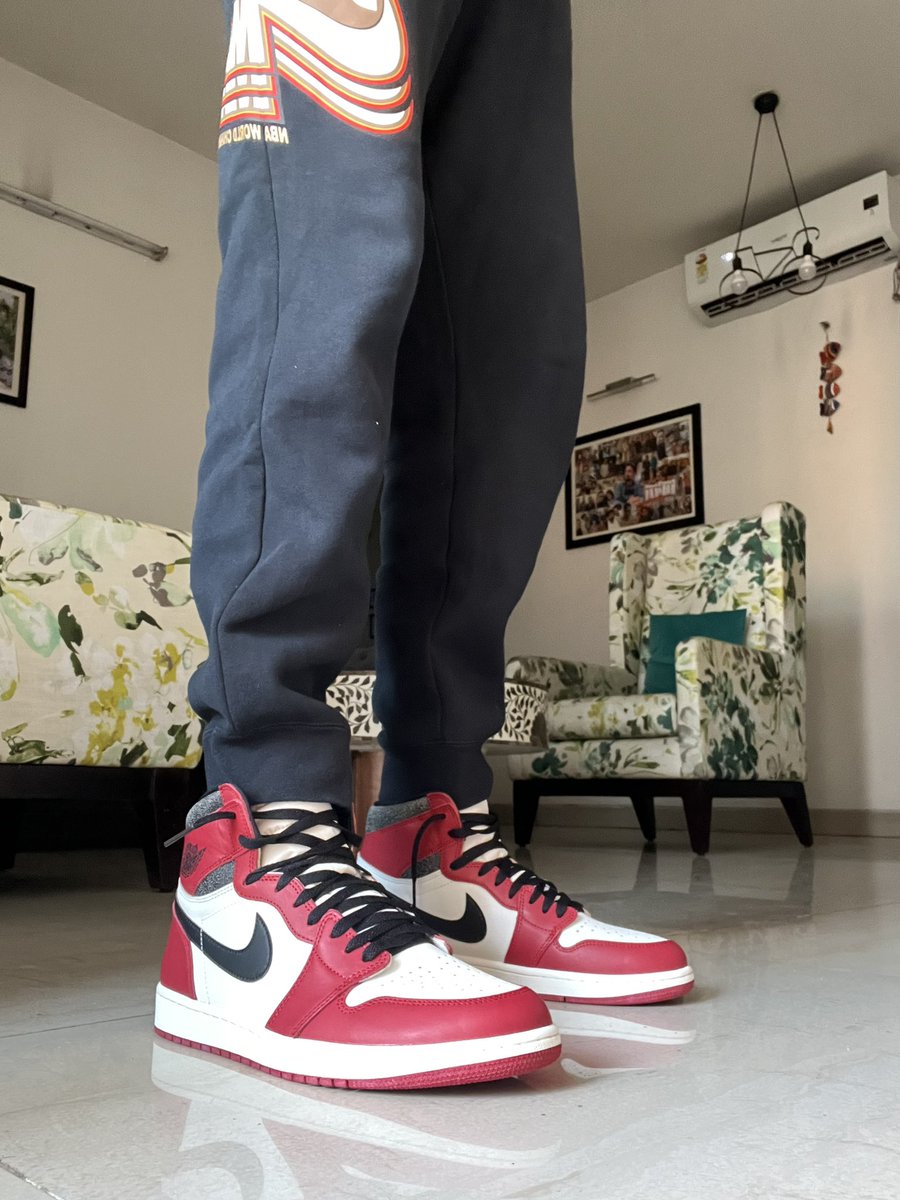 pudiharicharan's tweet photo. Finally, Jordan 1 Chicago ‘Lost and Found’ on my feet 🤩 

#sneakerhead #jordan1chicago https://t.co/BVTdtOHIT1