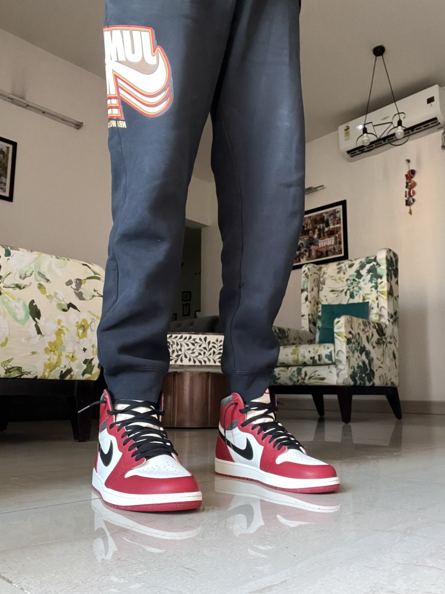 pudiharicharan's tweet photo. Finally, Jordan 1 Chicago ‘Lost and Found’ on my feet 🤩 

#sneakerhead #jordan1chicago https://t.co/BVTdtOHIT1