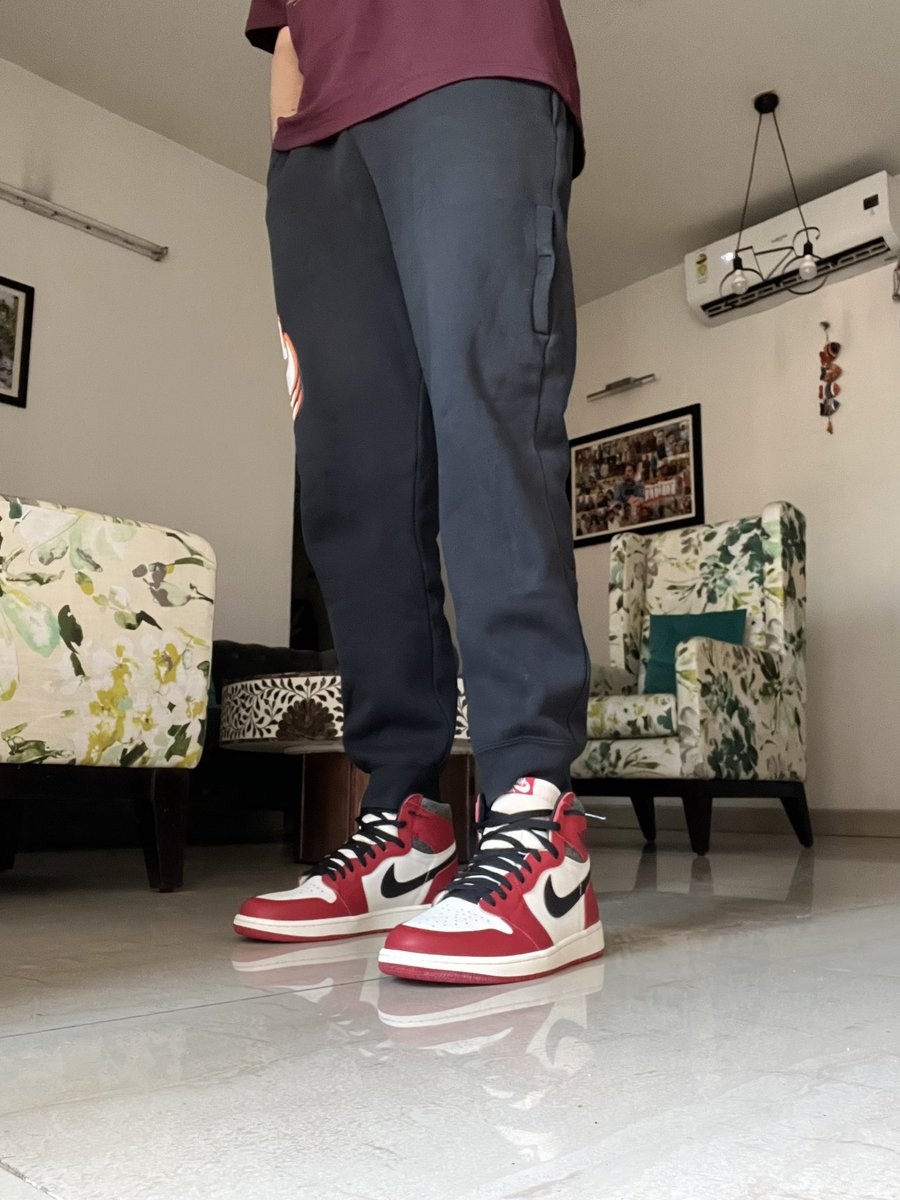 pudiharicharan's tweet photo. Finally, Jordan 1 Chicago ‘Lost and Found’ on my feet 🤩 

#sneakerhead #jordan1chicago https://t.co/BVTdtOHIT1