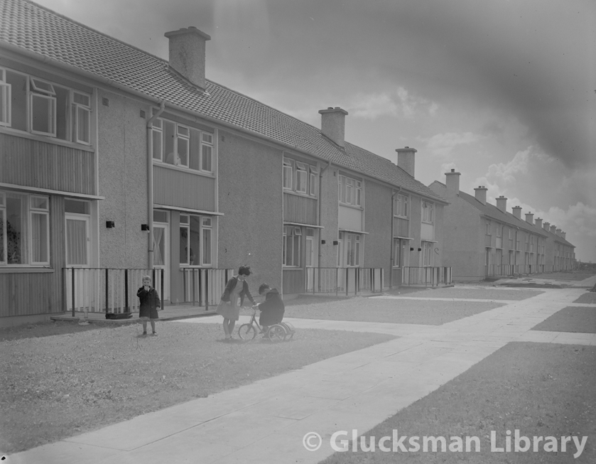 UL_SpecColl's tweet photo. We're hiring! @ULLibrary @UL is looking for a Project Archivist to work on its #ShannonDevelopmentArchive as part of the new and exciting @wellcometrust funded New Jerusalems project #NewTownArchives. For more info, and to apply, visit https://t.co/vmt9byNVbu. Closing date 18 Jan https://t.co/u1faBxd0wD
