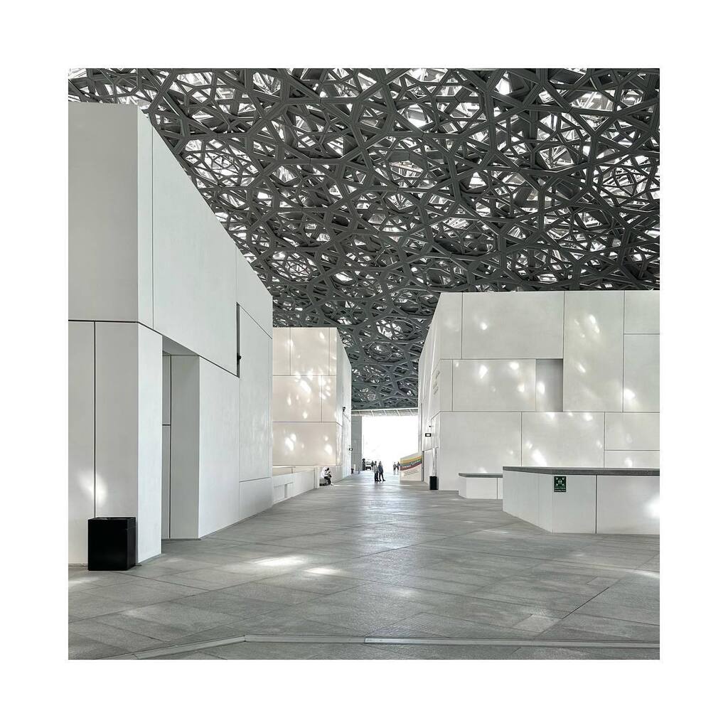 m_celotti's tweet photo. Il #Louvre Abu Dhabi è un #museo di arte, cultura e storia costruito nella capitale degli Emirati Arabi Uniti. E’ stato progettato dall’architetto francese Jean Nouvel.

Il progetto sviluppato nel 2007 da Jean Nouvel per il Louvre di Abu Dhabi è stato is… https://t.co/TKONYfyobN https://t.co/7FxvDSbIU8