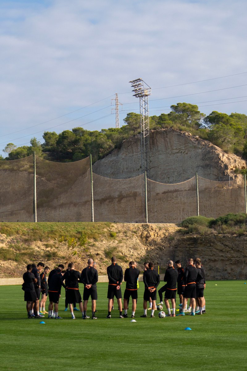 KMSKDeinze's tweet photo. 𝘈𝘯𝘥 𝘴𝘰 𝘵𝘩𝘦 𝟤𝟢𝟤𝟥 𝘴𝘦𝘢𝘴𝘰𝘯 𝘣𝘦𝘨𝘪𝘯𝘴... 😎
#Alicante2023
#Firsttrainingsession https://t.co/EY6O8EvYO9
