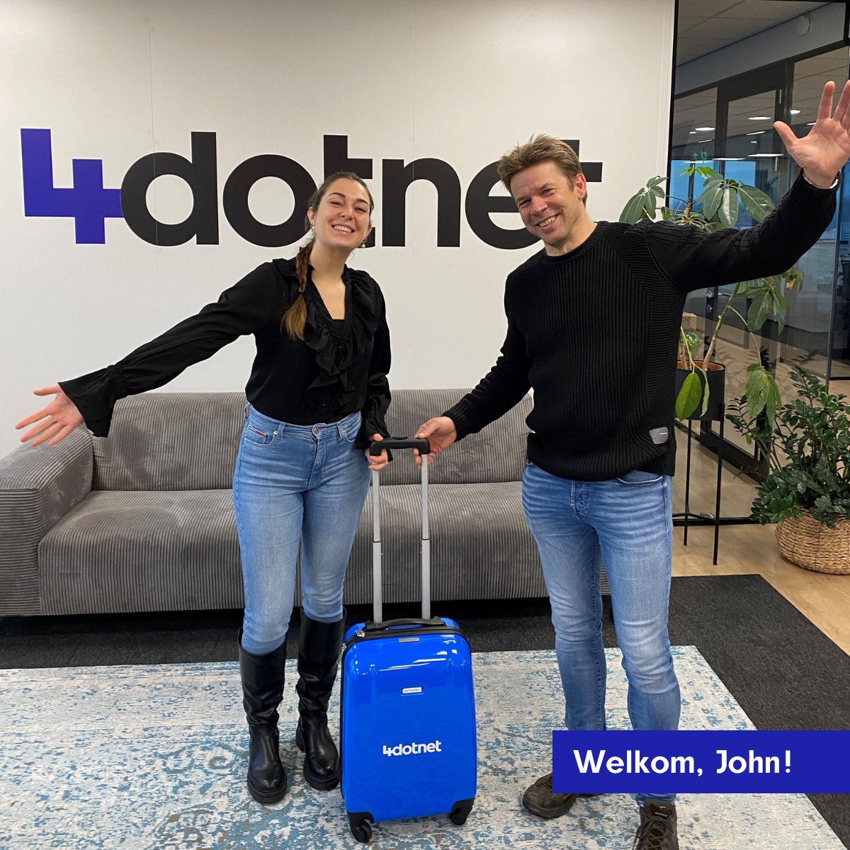 Ook vandaag mogen we weer een nieuwe collega verwelkomen! John Hopstaken is gestart als Senior Lead .NET Consultant. Vanochtend heeft hij zijn 4Dotnet onboardingskoffer ontvangen op ons kantoor in Nieuwegein. Welkom, John! #werkenbij4dotnet