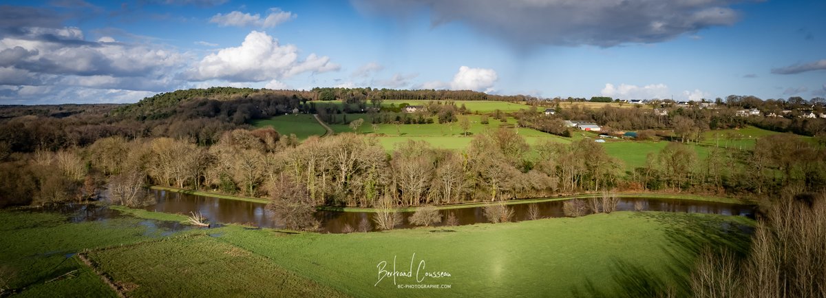 Entre canal, plantations de peupliers et végétation hivernale...
#broceliande #miamorbihan #drone #dronephotography
@MorbihanTourism