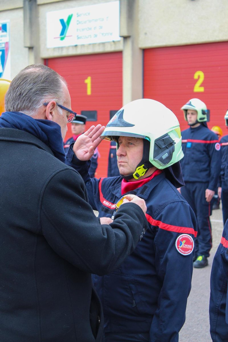 SDIS_89's tweet photo. ✨Belle #Cérémonie de #SainteBarbe au #CIS #Avallon avec les #Autorités &amp; #Élus du @Departement89, pour mettre à l'#Honneur les #Pompiers de l'#Yonne.

👩‍🚒 Les @PompiersFR ont été vivement remerciés de leur #Engagement quotidien &amp; leur #Dévouement au service des #Icaunais. https://t.co/nh6xavaoXG