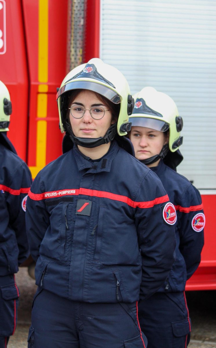 SDIS_89's tweet photo. ✨Belle #Cérémonie de #SainteBarbe au #CIS #Avallon avec les #Autorités &amp; #Élus du @Departement89, pour mettre à l'#Honneur les #Pompiers de l'#Yonne.

👩‍🚒 Les @PompiersFR ont été vivement remerciés de leur #Engagement quotidien &amp; leur #Dévouement au service des #Icaunais. https://t.co/nh6xavaoXG