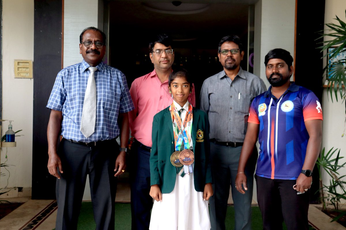 DpsVijayawada's tweet photo. Name: Vemulapalli Tanmai.
Class: 6D.
Event: Roller Hockey,60th Nationals held at Bangluru. Events dates 10.12.2022 to 21.12.2022
In Mixed cadet team got Gold Medal.
Cadet Girls team got Bronze medal.
@dpsvijayawada
#games #gamescompetition #winners #Congratulations https://t.co/ABjbtgwd3x