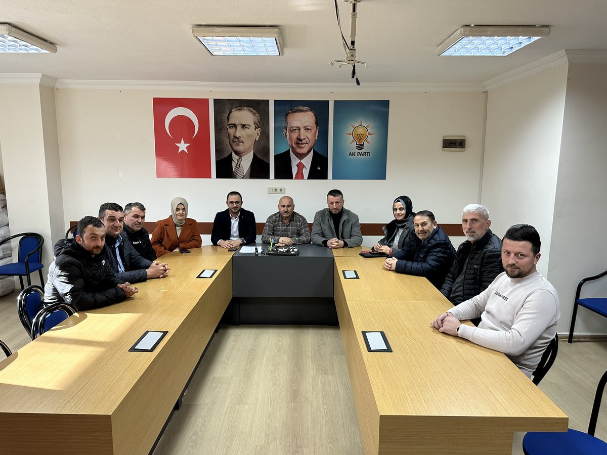 akpartiderepaza's tweet photo. İlçe Başkanımız Erkan Köse başkanlığında, il Başkan Yardımcılarımız Reşit Hapeloğlu ve Hamza Meral’in katılımı ile yönetim kurulu toplantımızı icra ettik. Derepazarı İlçe Koordinatörlük görevine getirilen İl Başkan Yardımcımız Hamza Meral’e hayırlı olmasını diliyoruz. 
#akparti https://t.co/WBpHa2roxT