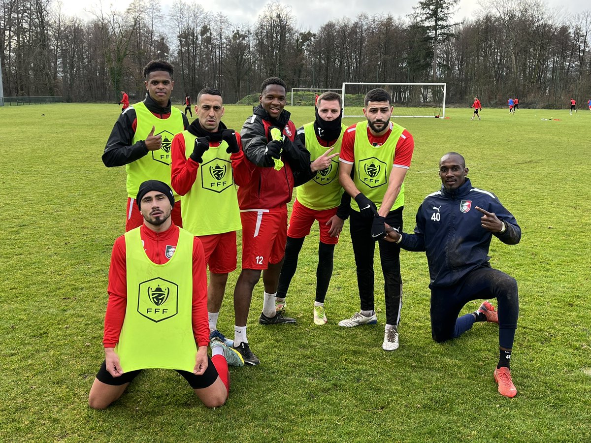 L’équipe 🟡 est sortie vainqueur de l’entraînement de ce matin 🤩👌
