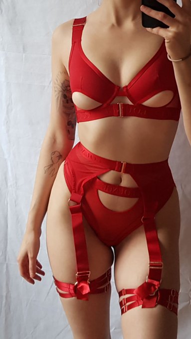 my OF is 100% free again! 🥵 join via the link in my bio 😘 https://t.co/VdUjrfbHA7