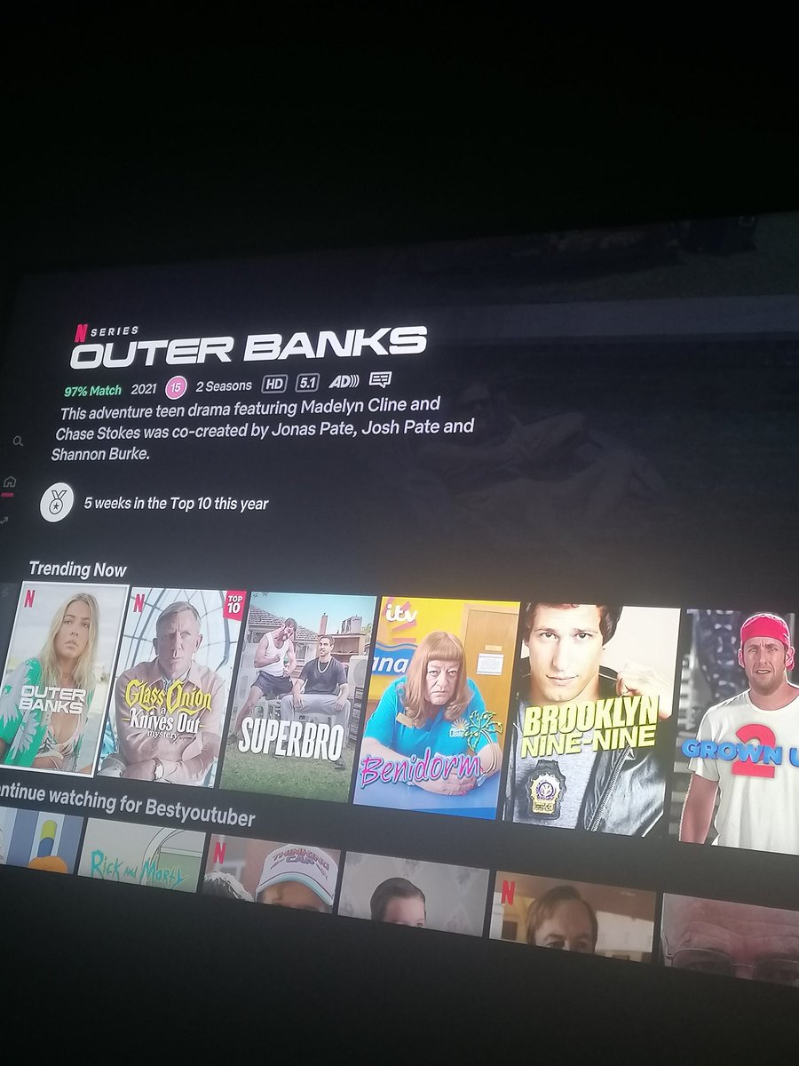 I'm super bored atm, can anyone tell me some good Netflix shows or movies?