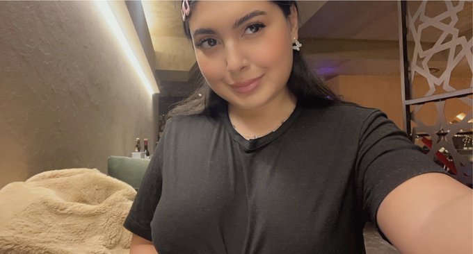 Vrei sa o faci sa isi dea drumul rapid? Scrie-ii cu limba in pasarica numele echipei tale preferate de