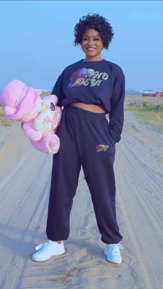 Adjei2006's tweet image. Follow #GroovyMono𓃵 on YouTube Now!!! #GrooPhy #Phyna𓃵              🎙️🎙️🎙️🎙️🎙️🚀🚀🚀🚀🚀                       2nd batch is out Team sold out!!MERCH UP WITH PHYNA          MASTER PIECE GROOVY                 STREAM GROOVY HOURS