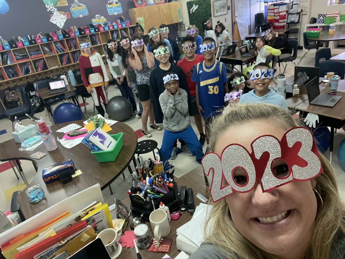 KathrynEBowden's tweet photo. Happy New Year!!! #hoffmannhawks https://t.co/VJDI9YtiyV