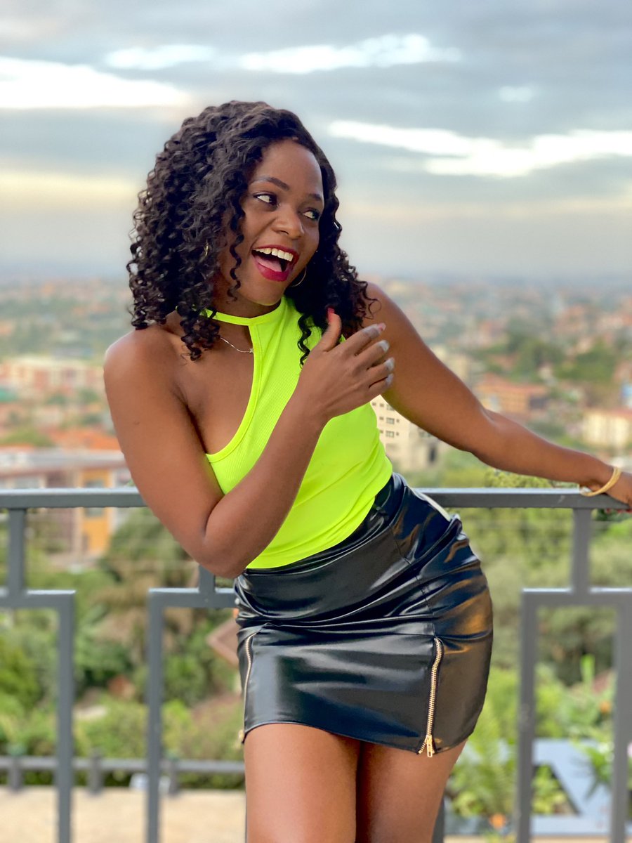 SandraLian6's tweet photo. What do u know about leather skirts 🤣🤣 https://t.co/KcxjQ3nZAm
