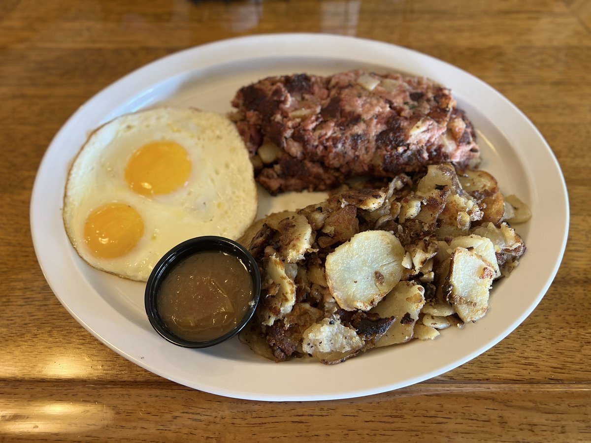 BJsNVBBQ's tweet photo. #Reminder: We’re serving #NorthernNevada’s best #breakfast ‘til noon. Pictured is our house-made Corned beef hash stacker with home fries and two eggs, sunny side up.

See ya shortly!

.
.
.

#HappyNewYear #BJsNVBBQ #SparksProud #FamilyOwned #Delicious #Food #NorthernNevada https://t.co/btRURd1Azu