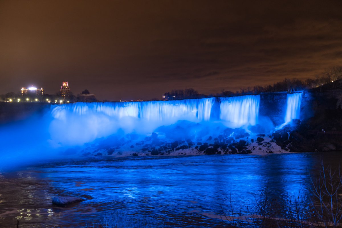 Niagara Falls will be illuminated in Blue tonight at 9 pm in support of Damar Hamlin, the Buffalo Bills and the City of Buffalo. Our collective thoughts are with him, his family, his team and the City of Buffalo.

<a href="/BuffaloBills/">Buffalo Bills</a> <a href="/HamlinIsland/">𝐃𝐚𝐦𝐚𝐫 𝐇𝐚𝐦𝐥𝐢𝐧</a>