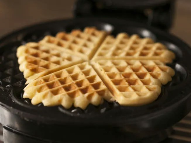 CDKitchen's tweet image. Make Ahead Pancake and Waffle Batter Recipe | Make-ahead batter takes the headaches out of pancake mornings. Or waffle mornings, for that matter. This double duty batter keeps a few days in the fridge, and keeps mornings calm. 
buff.ly/3FJWgMO