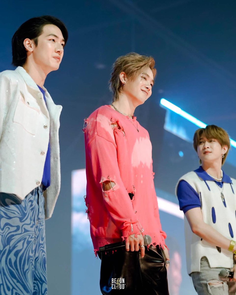 kp_fanclubuy's tweet photo. La verdad Triple T
#CountdownWithBeOnCloud #TimeTayTem #2Jkhunchalach #usnttr #pong__psk https://t.co/RbZNUQHl4Y