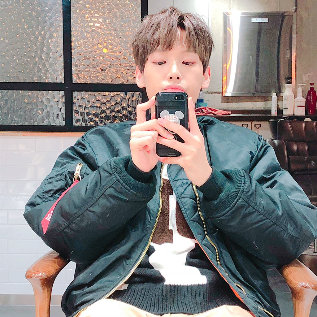 엉성이 취향공개
>인성 거울셀카<