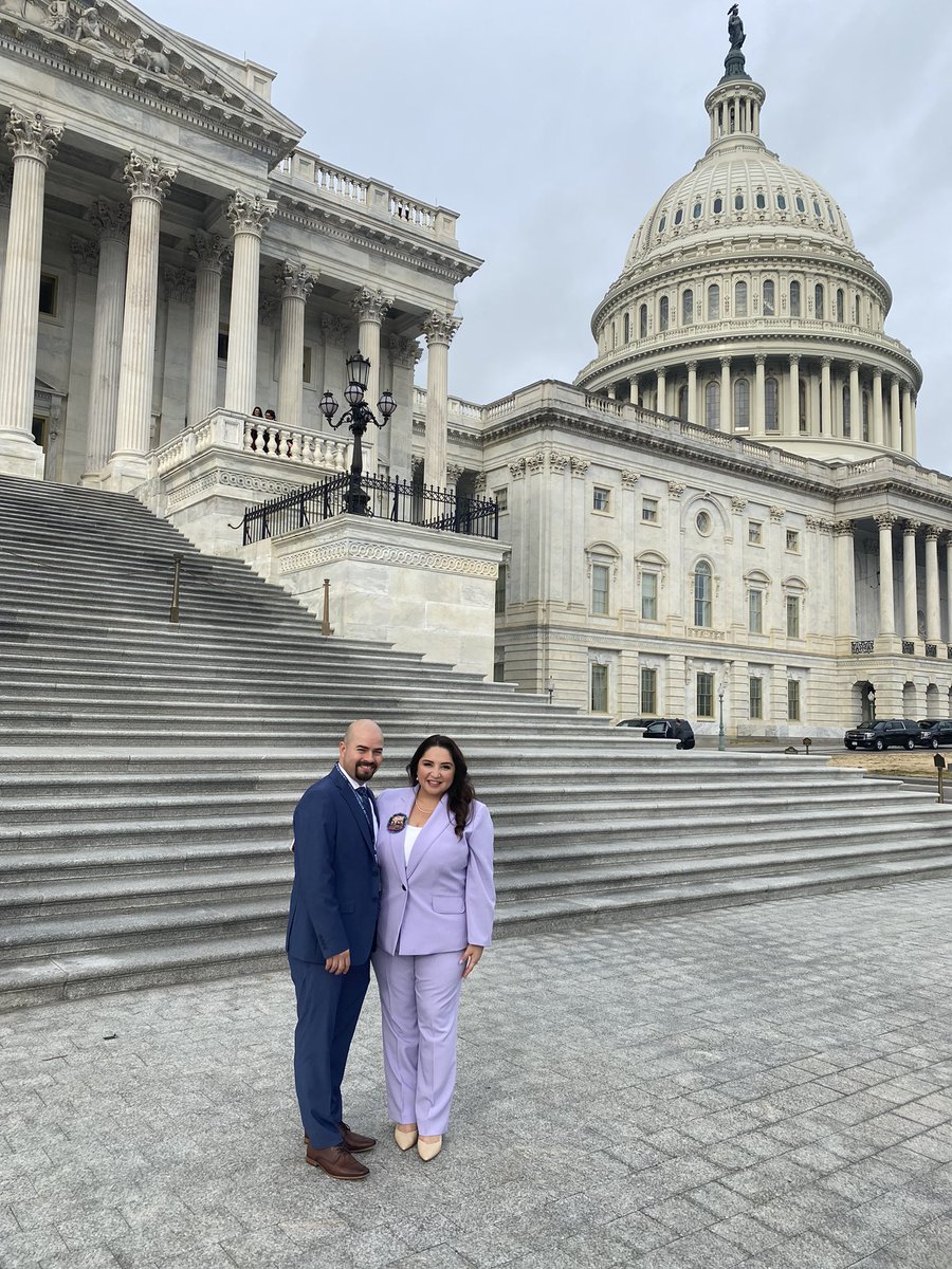 DeliaRamirezIL's tweet photo. 🧵 Good morning everyone! Today I’m joining the U.S. House of Representatives as the Congresswoman for the 3rd Congressional District of Illinois. I’m going to post throughout the day so you can join along with me and get the inside look of how Congress kicks off the year. https://t.co/lFUjfhCNKi