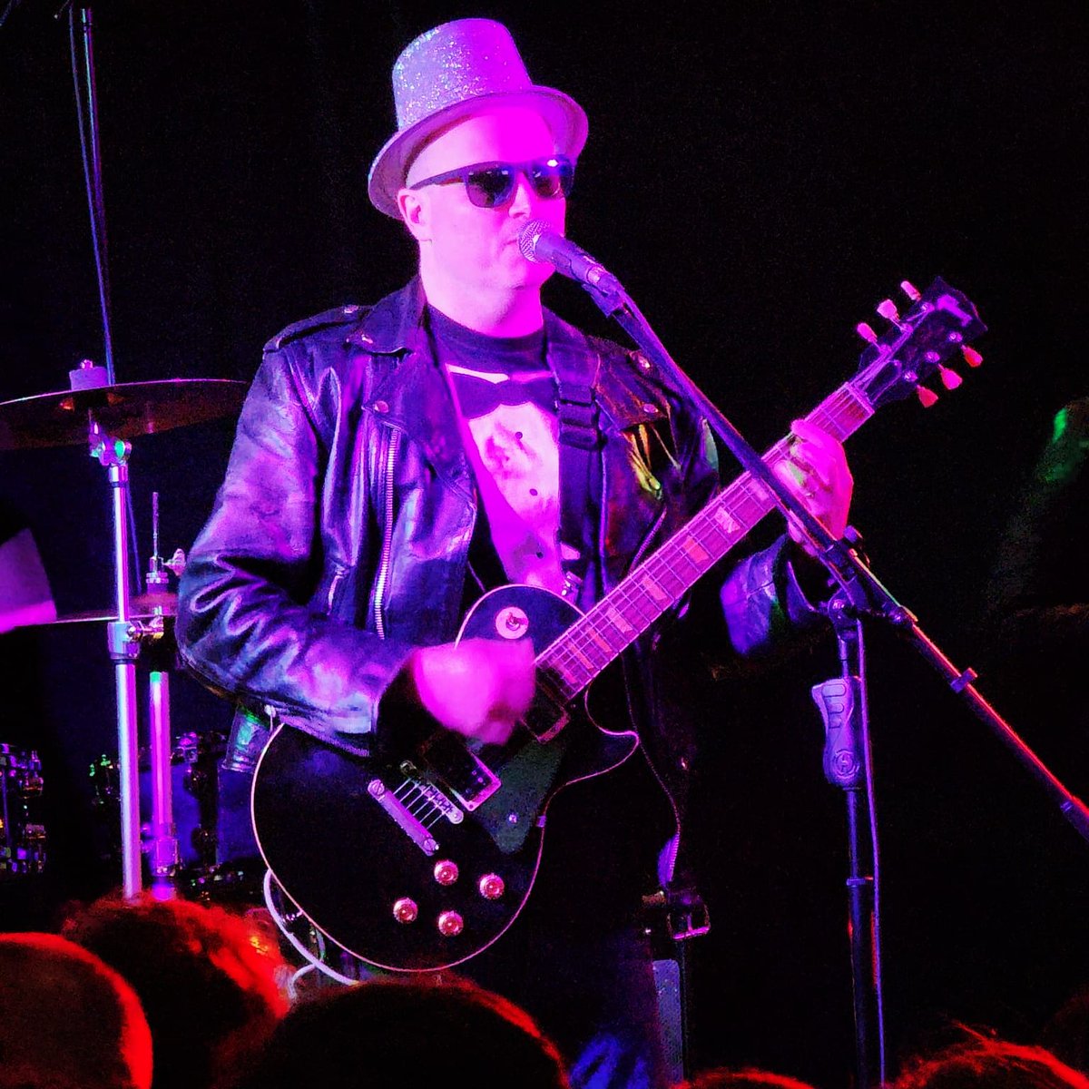 Missed our sold-out show? 
GREAT NEWS! #liveshinytunes is at <a href="/Erbenptbo/">Erben</a> January 21st. 
9pm, $10 at the door