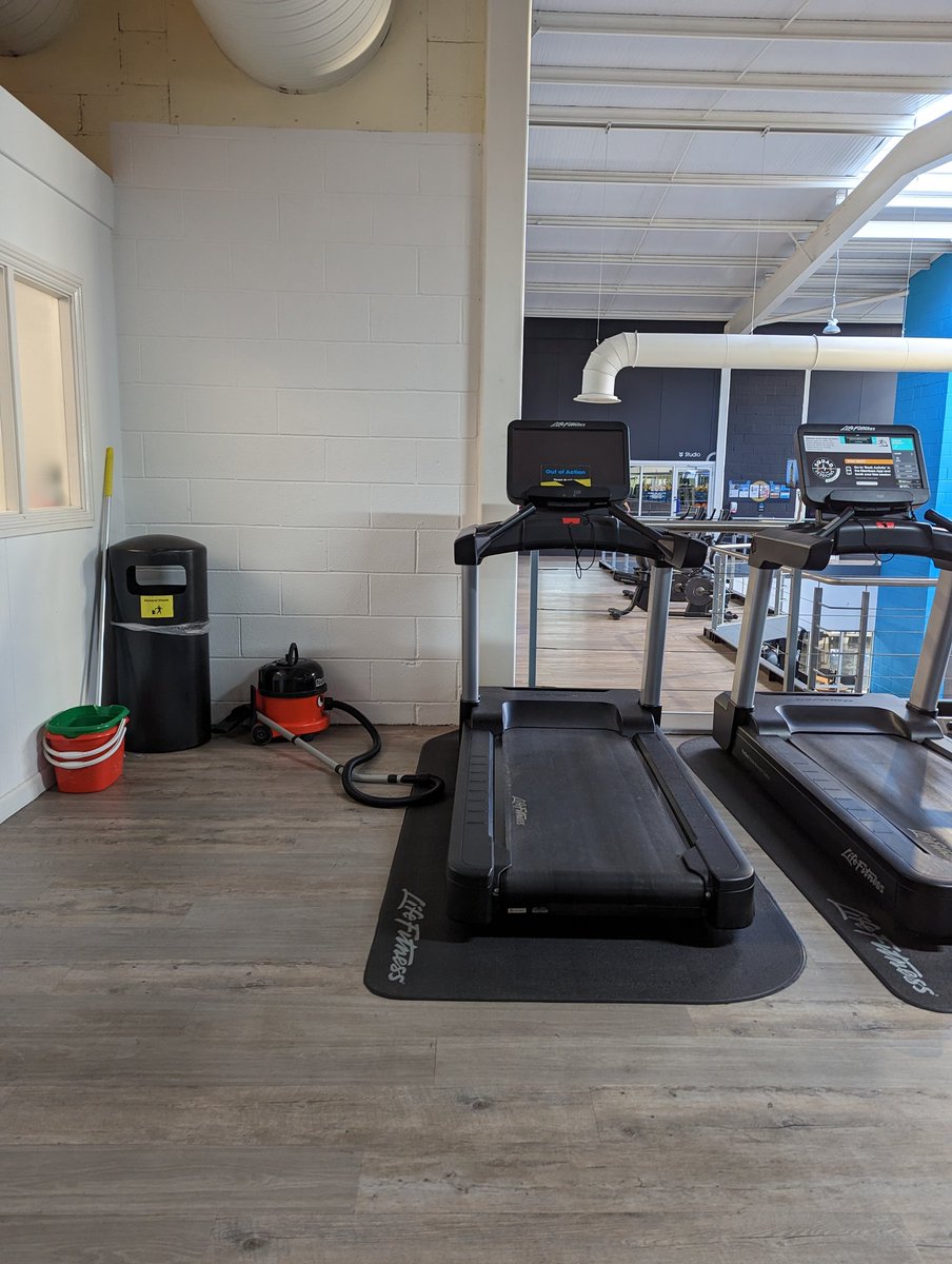 AWallworth's tweet photo. Gym update for @TotalFitness #whitefield #premiumgym #gym 
.. cable machine still out of action x1. The Smith machine is still out of action. A friend just left the hydro area/sauna as it's warmer outside. Think they have a cleaning staff shortage too .. https://t.co/SrlqDZQQCc