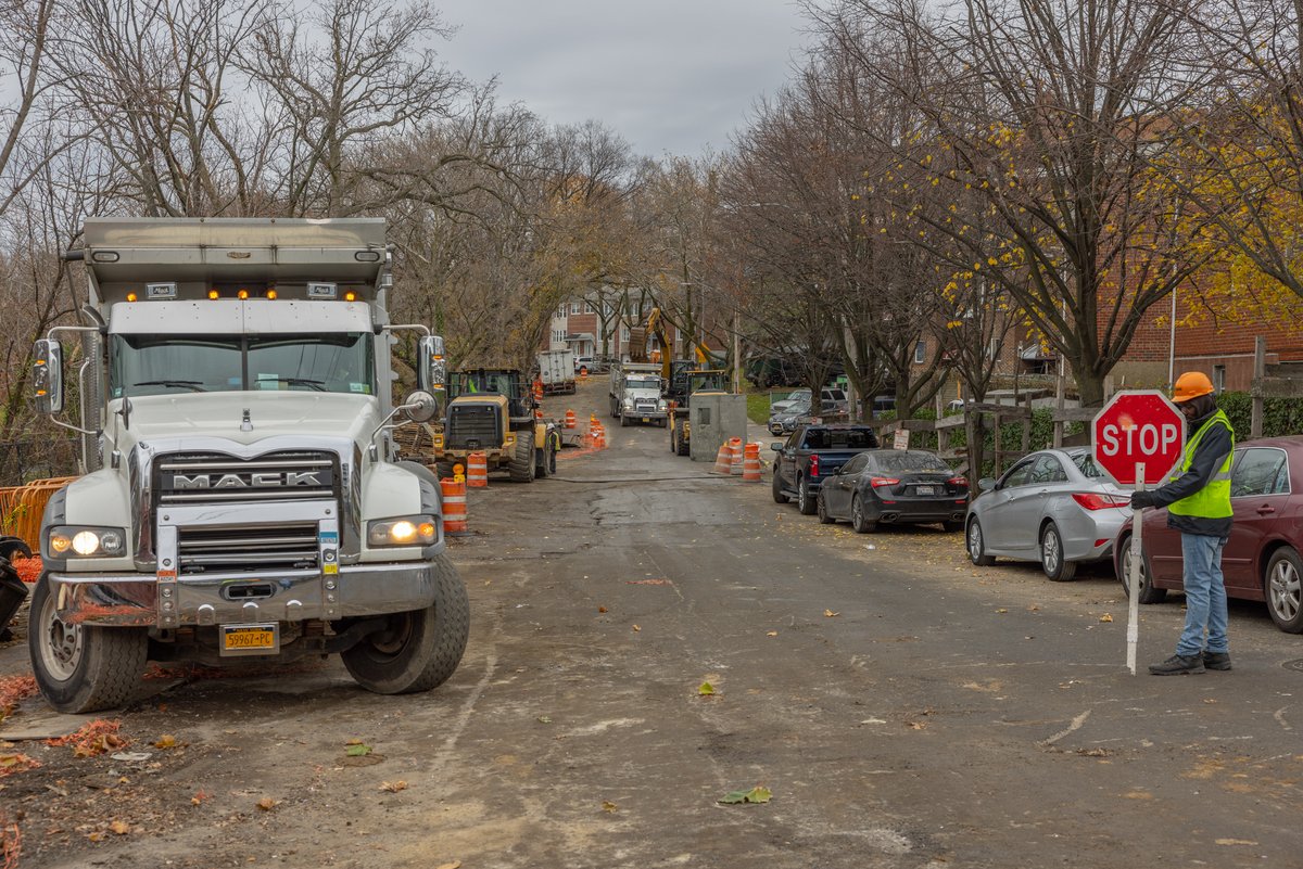 NYCDDC's tweet photo. Learn more about DDC's active projects in infrastructure and public buildings through NYC Open Data. https://t.co/SsPjQIqxel #NYCDataAtWork https://t.co/PInAu9B5SB