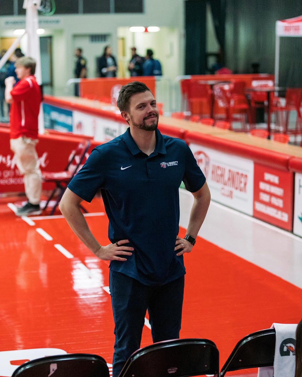 LibertyWBB's tweet photo. Happy Birthday, Coach Graham!!!! 🥳🎂🎈
#BBW #ELITESC💪 | #D2TS https://t.co/Jfj2ThguEv