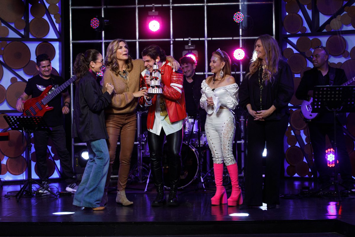 Tenemos todo listo para el primer programa del año, con <a href="/padmevidente/">Padme Vidente</a> y los mejores rituales para el 2023. Además: <a href="/VIVImartinez01/">Viviana Martinez</a>, <a href="/AnnaCiocchetti/">Anna Ciocchetti</a> y el debut musical de <a href="/Josskiss7/">Joss Alvarez</a>. <a href="/yolandandrade/">Yolanda Andrade</a> y <a href="/Montserrat33/">Montserrat Oliver</a> los esperan a las 9:30pm hoy martes, por <a href="/UnicableOficial/">Unicable</a>