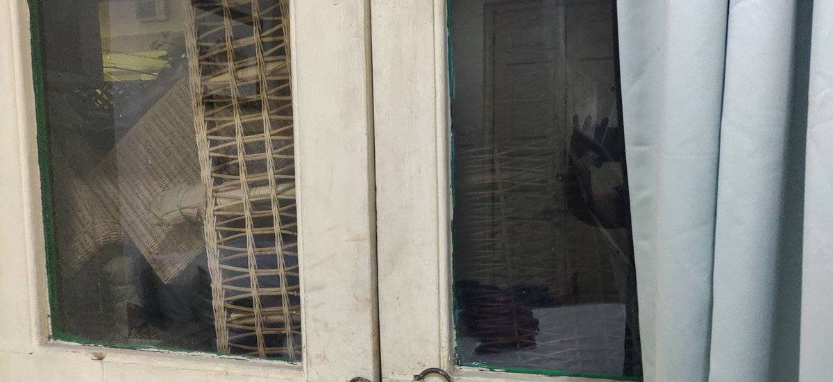 svaticb's tweet photo. @ElginHotelGroup just checked into Elgin Fairlawns Kolkata and have been given a termite ridden, filthy storeroom-type room for Rs 7500 a night. Desk staff obdurate. Manager unavailable. This is daylight robbery. @makemytrip I booked this through you! https://t.co/yk3QtSstL1