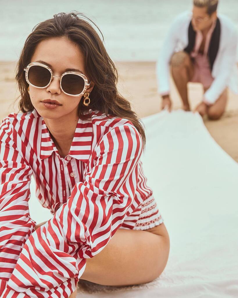 Palisade 🕶️ A glamorous, 60’s inspired sunglass crafted from 18k rose-gold plated beta-titanium with thin glacier colored acetate insets and rose gradient polarized lenses 

#LeisureSociety #LuxuryEyewear #SunglassesFashion #EyewearFashion #Sunglasses #6… instagr.am/p/Cm9ZujjOpSn/