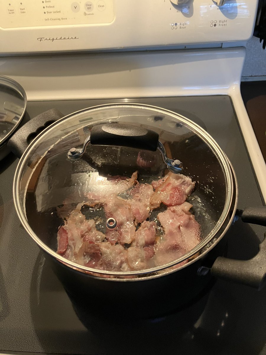 #KitchenTip It just makes sense. Fry bacon 🥓 in a deep “spaghetti” pot. Use the cover when it really starts to pop.🥓
#ThinkingOutOfTheBox
#IHateGrease