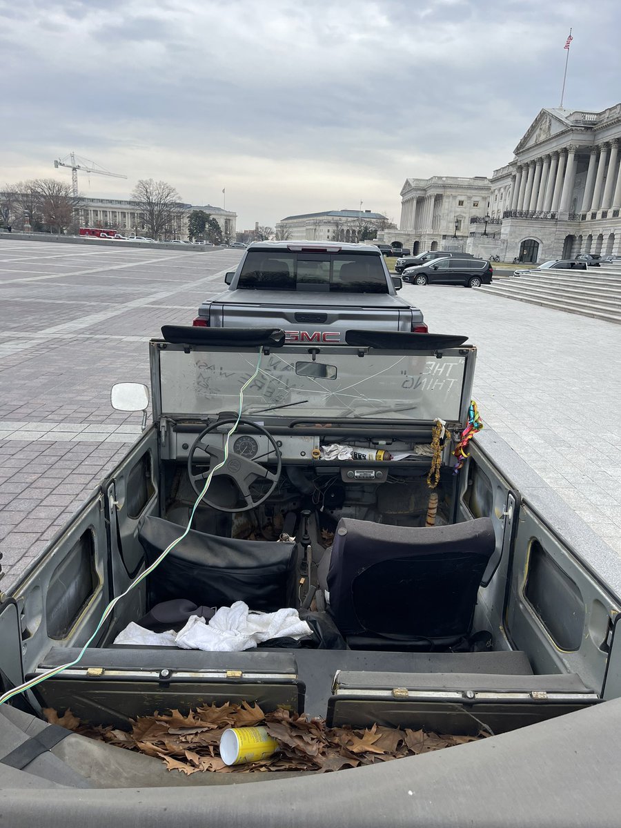 igorbobic's tweet photo. Burr’s The Thing making one last appearance on his final day as senator https://t.co/BCAzRJt3U4