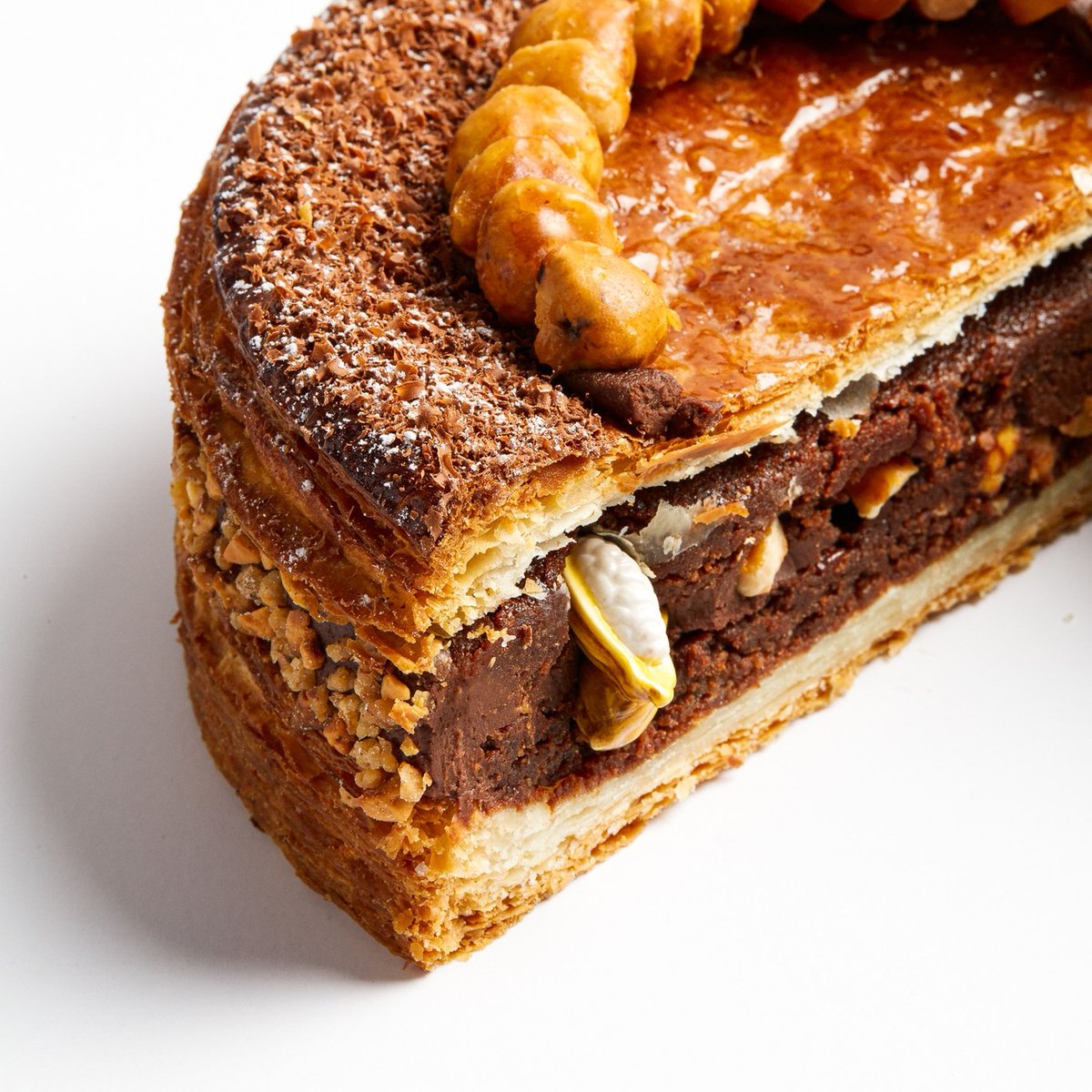 CacaoBarry_ENG's tweet photo. Do you know today's French tradition?
Every year, a "Galette des Rois" is baked to celebrate Epiphany
@chefdutertre's galette with Evocao WholeFruit Chocolate.
#expressyourtruenature #cacaobarry
#galettedesrois #wholefruit #wholefruitchocolate
#chocolateacademy #tradition https://t.co/b6v3yQENYX