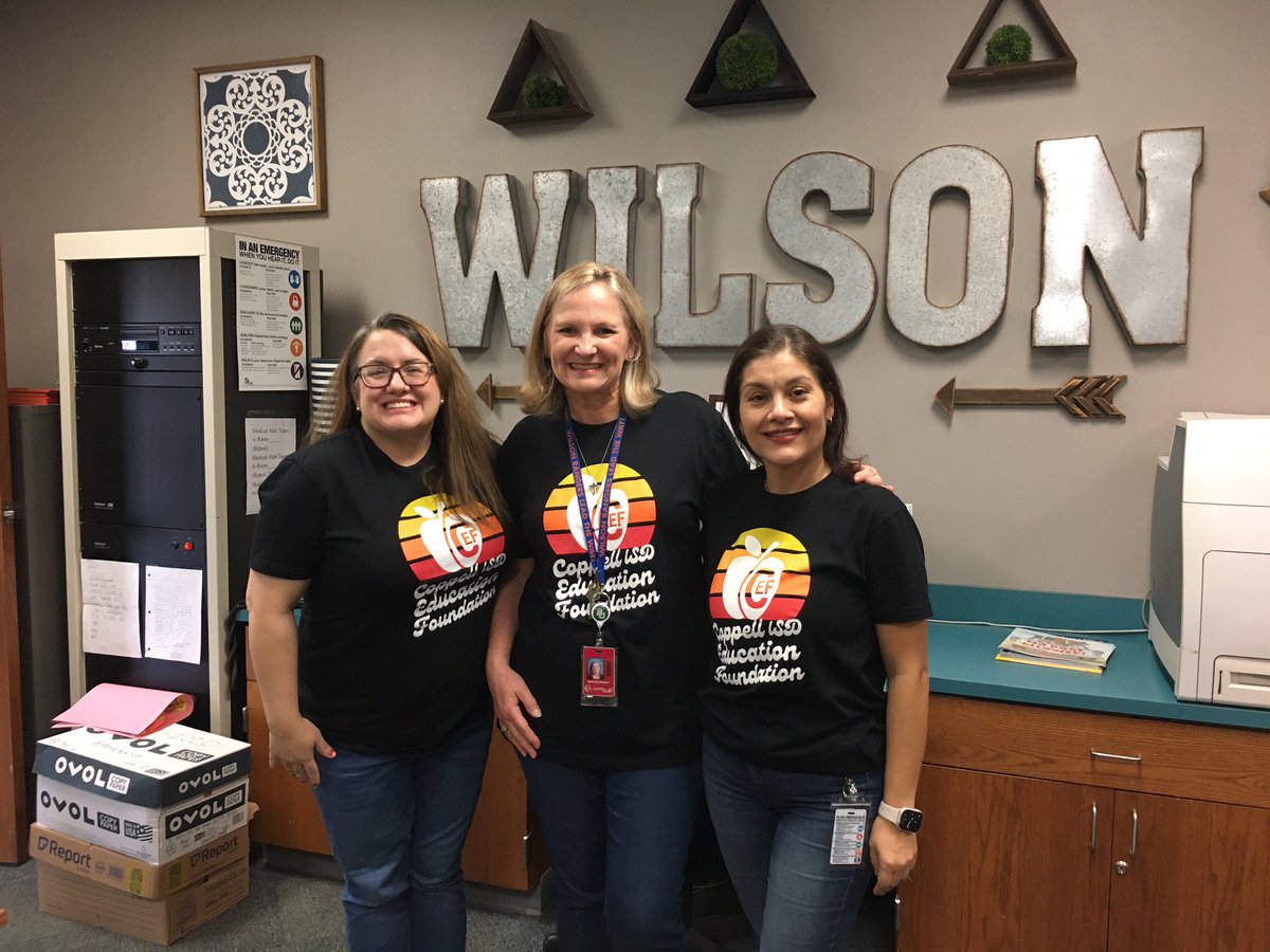 WilsonElemCouns's tweet photo. Happy New Year!
@coppellisdef @ckfaulk and Gina Cordova #WilsonWay https://t.co/SVTCfyxmX6
