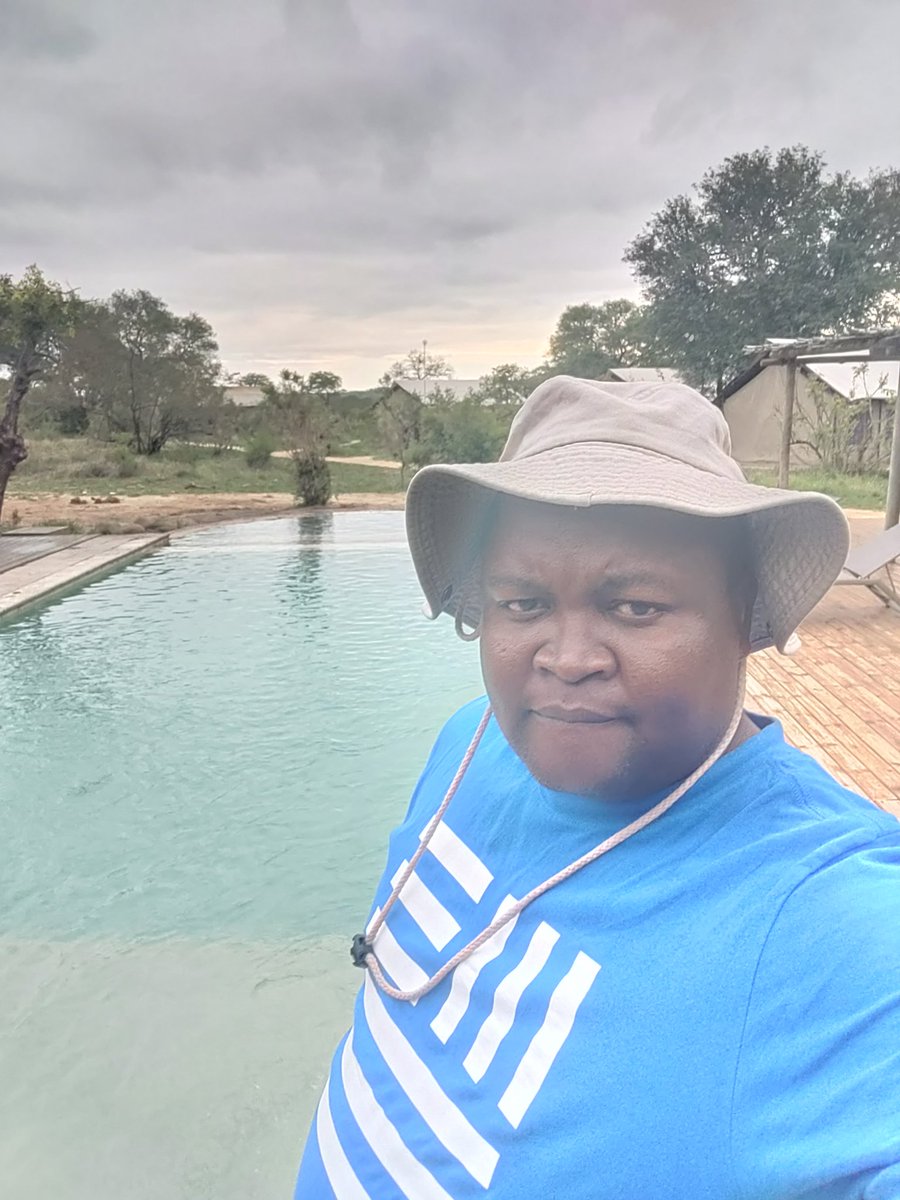 AphaneHannes's tweet photo. #BushPool π https://t.co/IxyWFDqarz